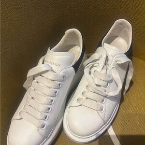 Alexander McQueen oversized White Leather Low-Top Sneakers with Black Heel
